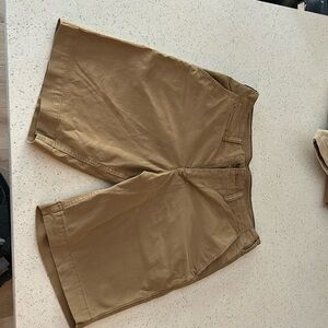 American Eagle Size 30 men’s khaki shorts